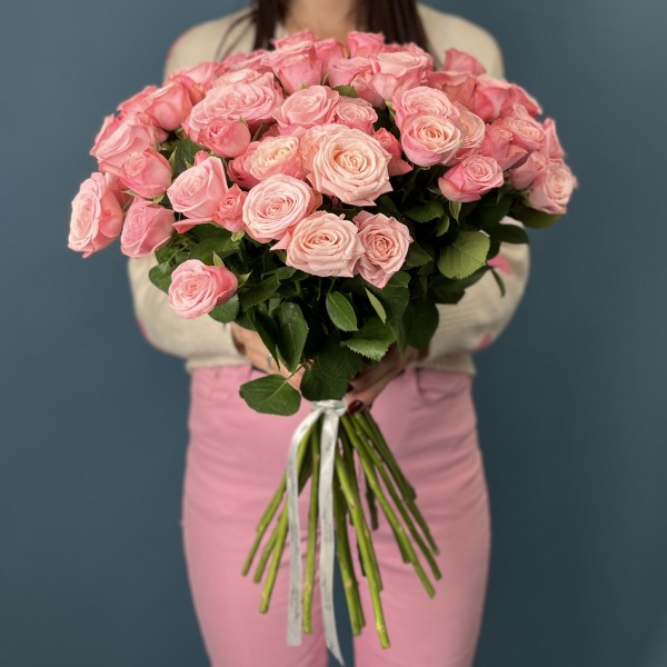 Кустовая розовая роза Бердс Нест 50 см