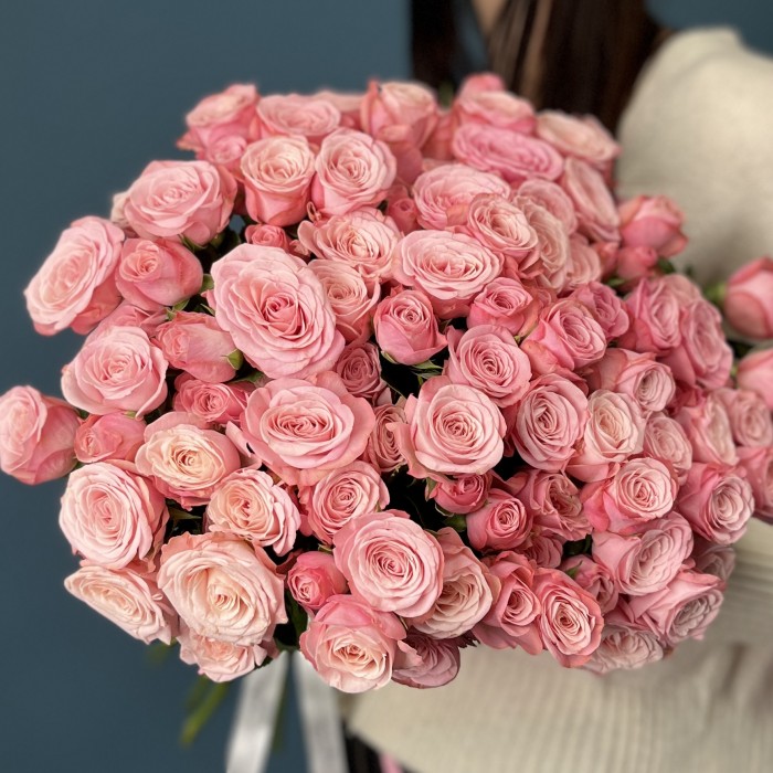 Кустовая розовая роза Бердс Нест 50 см