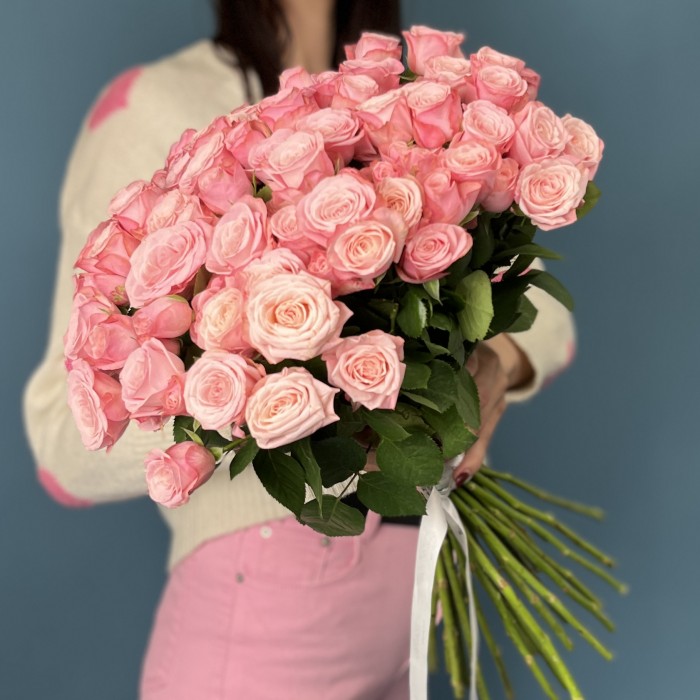 Кустовая розовая роза Бердс Нест 50 см