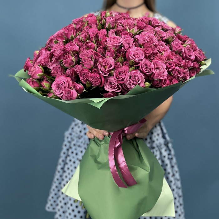 101 кустовая пионовидная роза пурпл Куинс 40 см