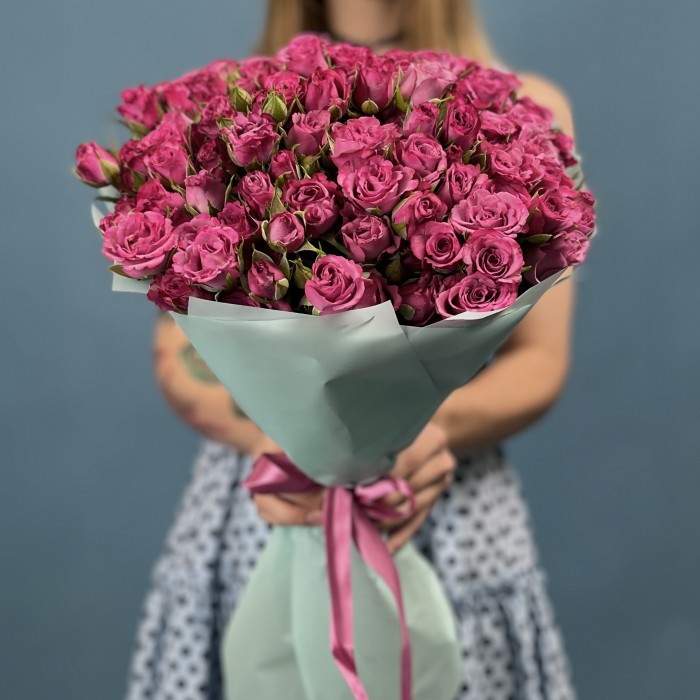 25 кустовых фиолетовых роз Пурпл Куин 50 см