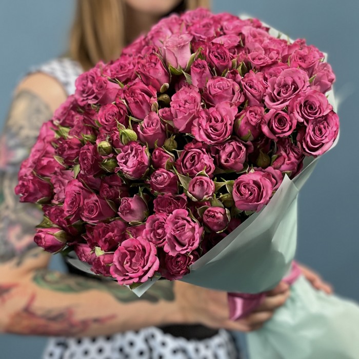 25 кустовых фиолетовых роз Пурпл Куин 50 см