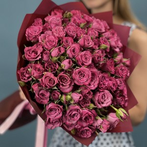 35 кустовых пионовидных роз Пурпл Куин 40 см