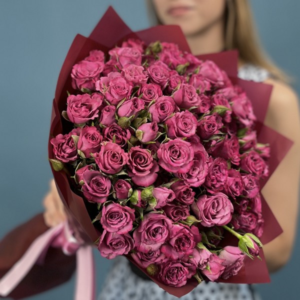 35 кустовых пионовидных роз Пурпл Куин 50 см