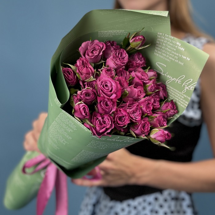 7 кустовых пионовидных роз Пурпл Куин 40 см