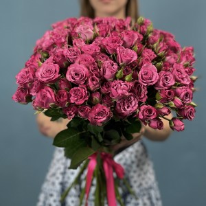 Кустовая пионовидная роза Пурпл Куин высотой 50 см