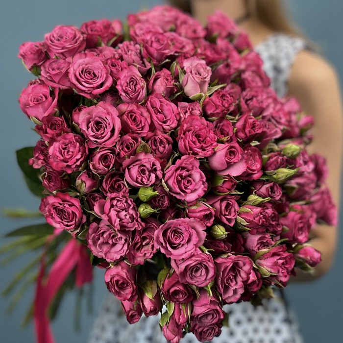 Кустовая пионовидная роза Пурпл Куин высотой 40 см