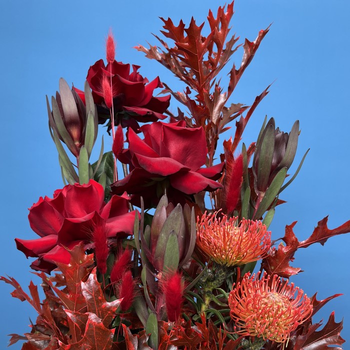 Красная композиция в кашпо