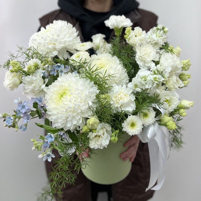 Букет дня в коробке с розами Украшение