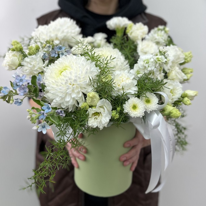 Букет дня в коробке с розами Украшение