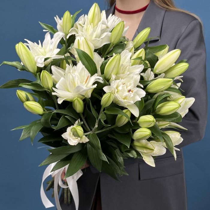 Лилия пионовидная белая