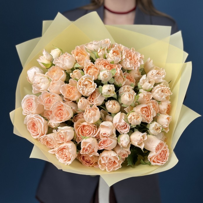 15 кустовых пионовидных роз Минеола 40 см