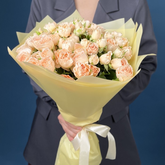 15 кустовых пионовидных роз Минеола 40 см