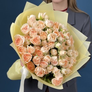 15 кустовых пионовидных роз Минеола 40 см