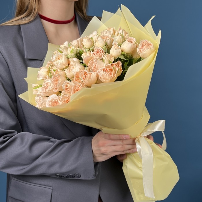 15 кустовых пионовидных роз Минеола 40 см