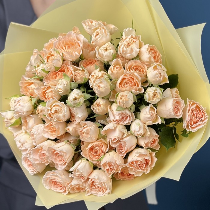 15 кустовых пионовидных роз Минеола 40 см