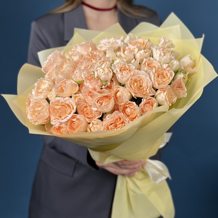 25 кустовых пионовидных роз Минеола 50 см