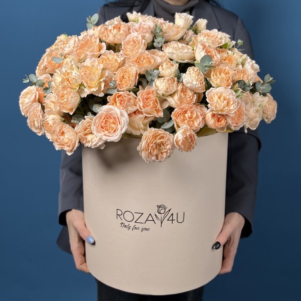 51 кустовая пионовидная роза Минеола в коробке