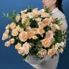 15 кустовых пионовидных роз Минеола в коробке