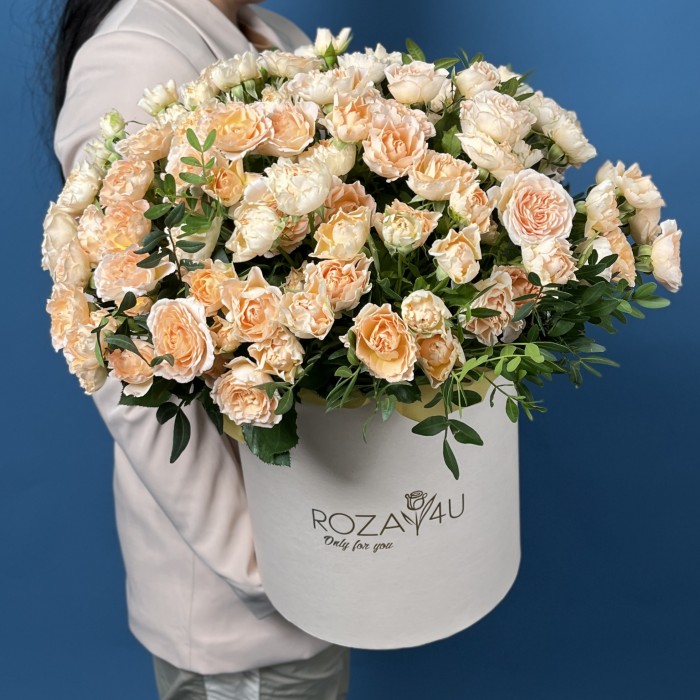 25 кустовых пионовидных роз Минеола в коробке