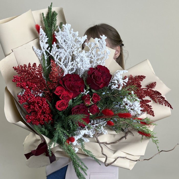 Зимний букет с красной розой