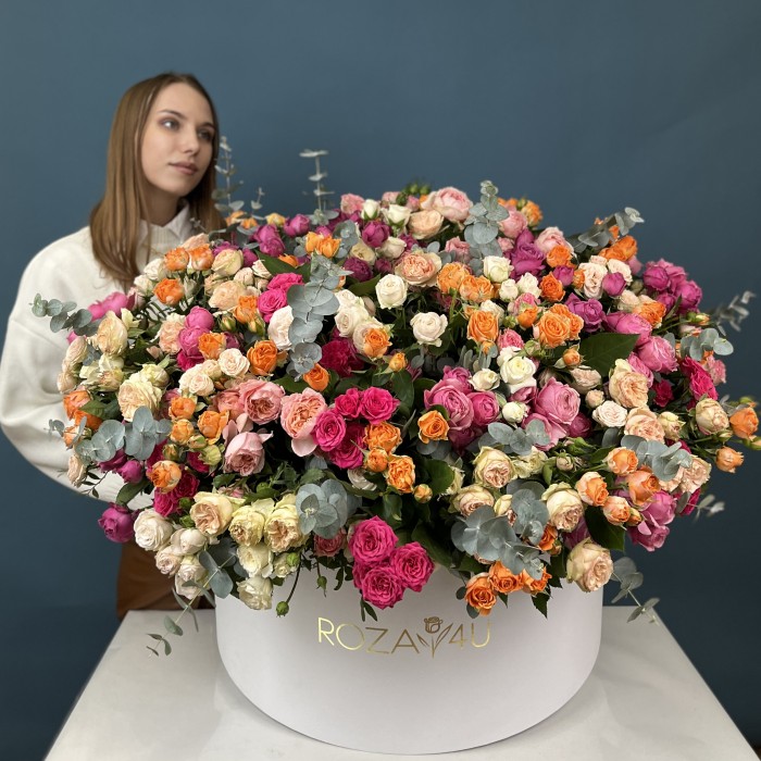 101 кустовая и пионовидная Роза  в большой коробке яркий MIX