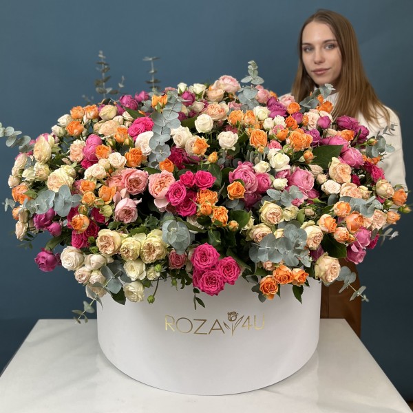 101 кустовая и пионовидная Роза  в большой коробке яркий MIX