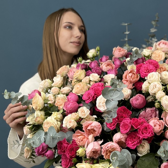 101 кустовая и пионовидная Роза в большой коробке Нежный MIX