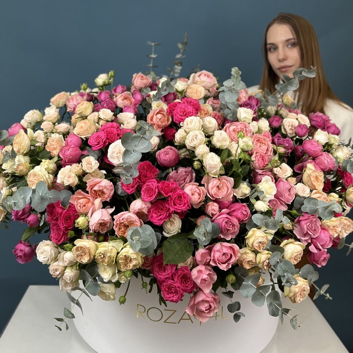 101 кустовая и пионовидная Роза в большой коробке Нежный MIX