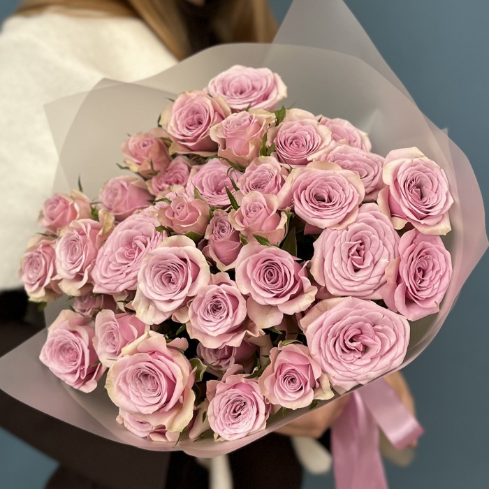 11 сиреневых кустовых роз Лейла 40 см