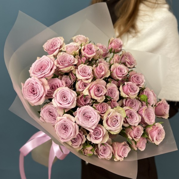 15 сиреневых кустовых роз Лейла 40 см