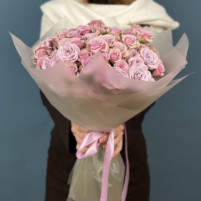 19 сиреневых кустовых роз Лейла 40 см