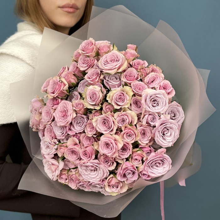 19 сиреневых кустовых роз Лейла 40 см