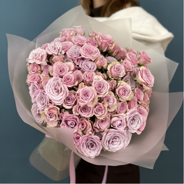 19 сиреневых кустовых роз Лейла 40 см