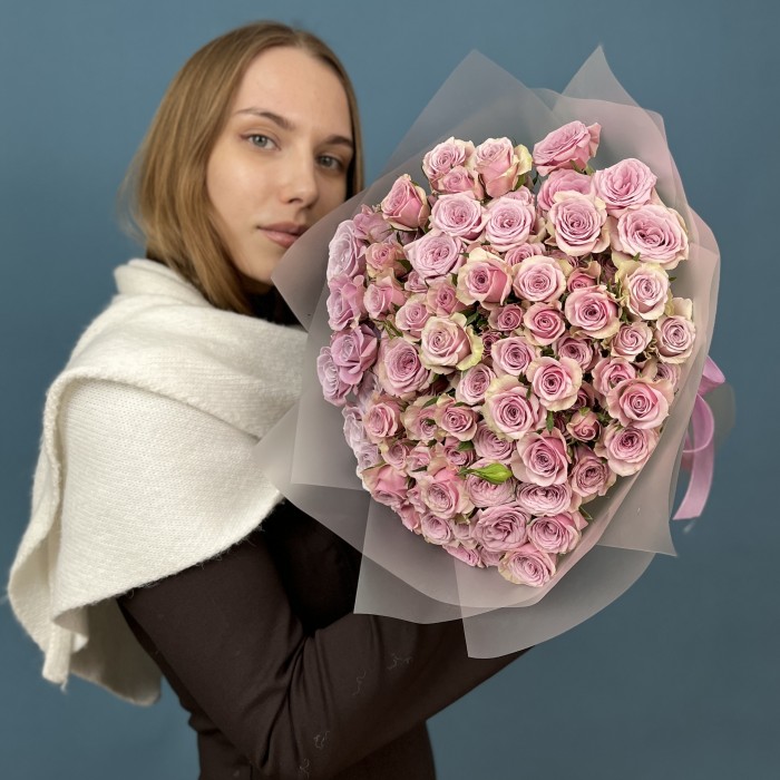 25 сиреневых кустовых роз Лейла