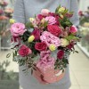 Нежная эустома с розами в коробке