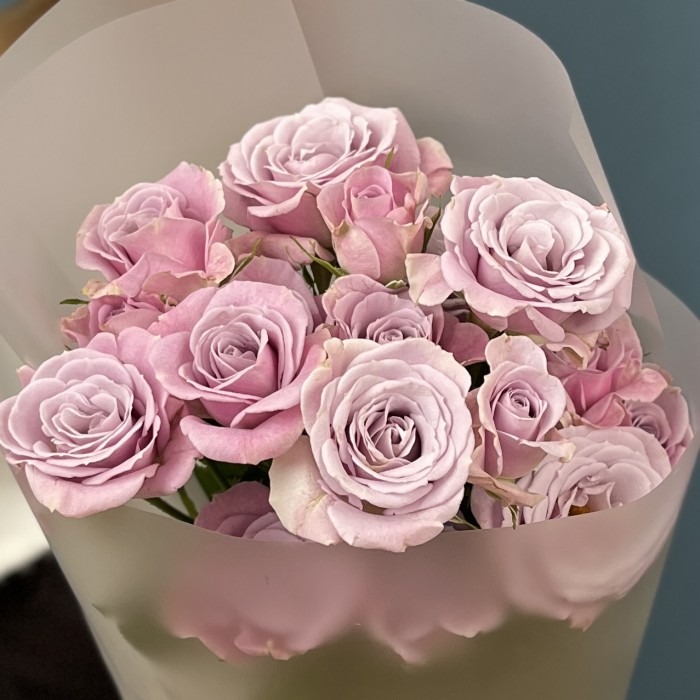 3 сиреневых кустовых розы Лейла 40 см