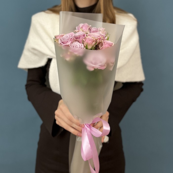 5 сиреневых кустовых роз Лейла 40 см