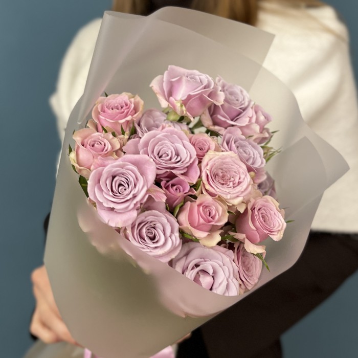 5 сиреневых кустовых роз Лейла 40 см