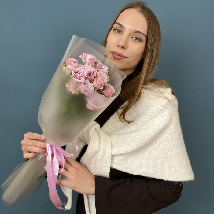 5 сиреневых кустовых роз Лейла 40 см