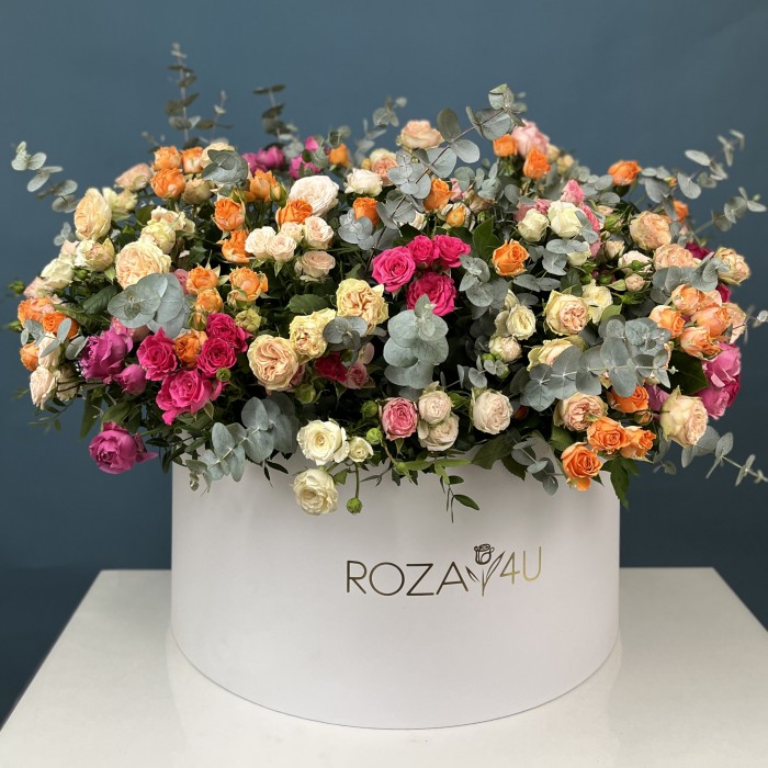 51 кустовая и пионовидная Роза в большой коробке яркий MIX