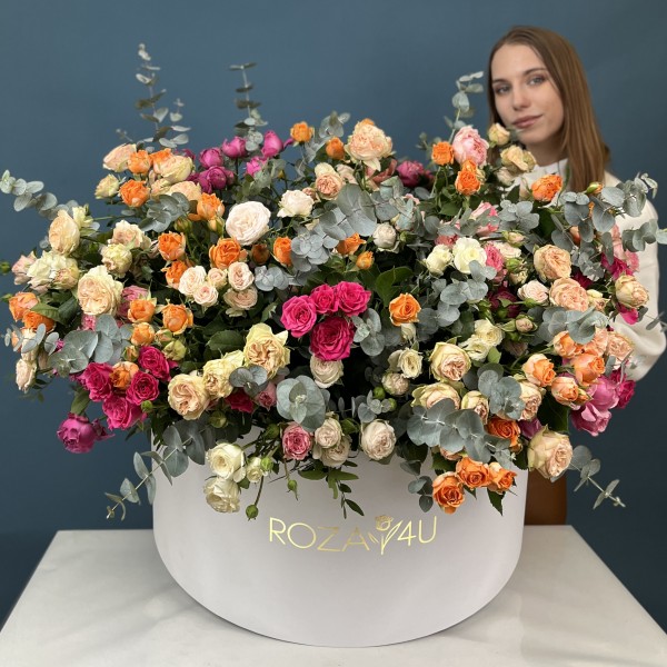 51 кустовая и пионовидная Роза в большой коробке яркий MIX