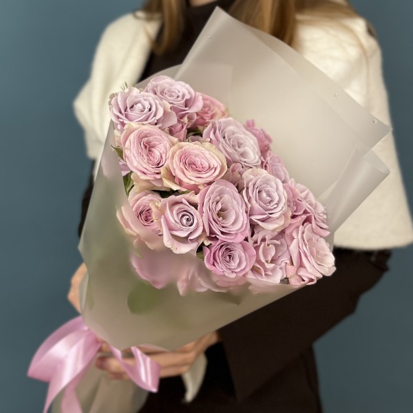 7 сиреневых кустовых роз Лейла 40 см