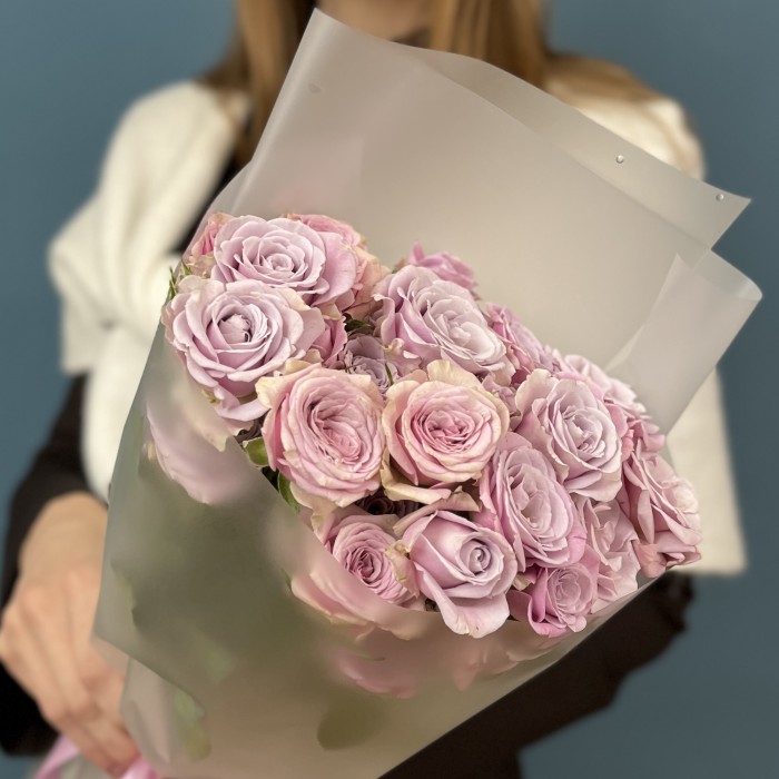 7 сиреневых кустовых роз Лейла 40 см