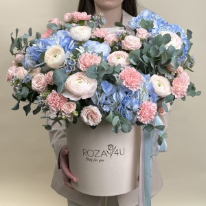 Букет дня в коробке с розами Просто так