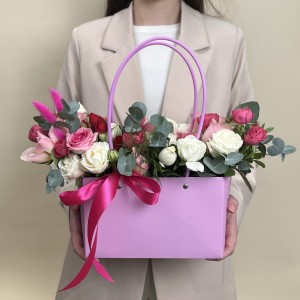 Букет дня в коробке весенний поцелуй