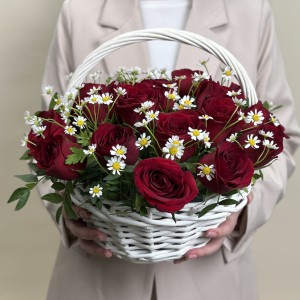 Букет дня в корзине Малинка