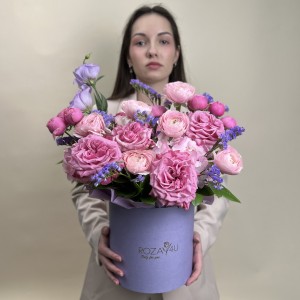 Букет дня в коробке с розами Украшение