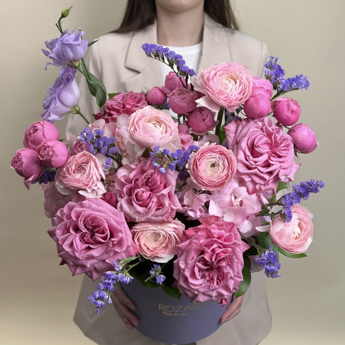 Букет дня в коробке с розами Украшение