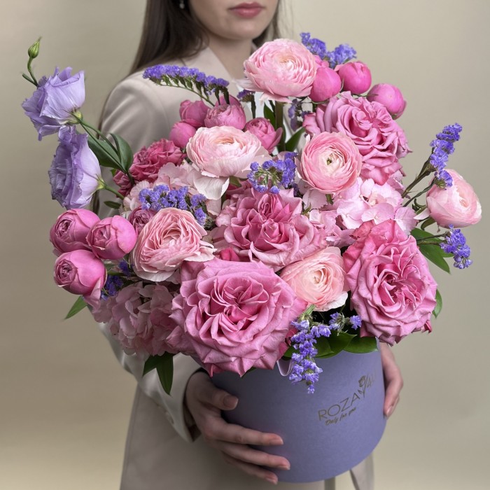 Букет дня в коробке с розами Украшение